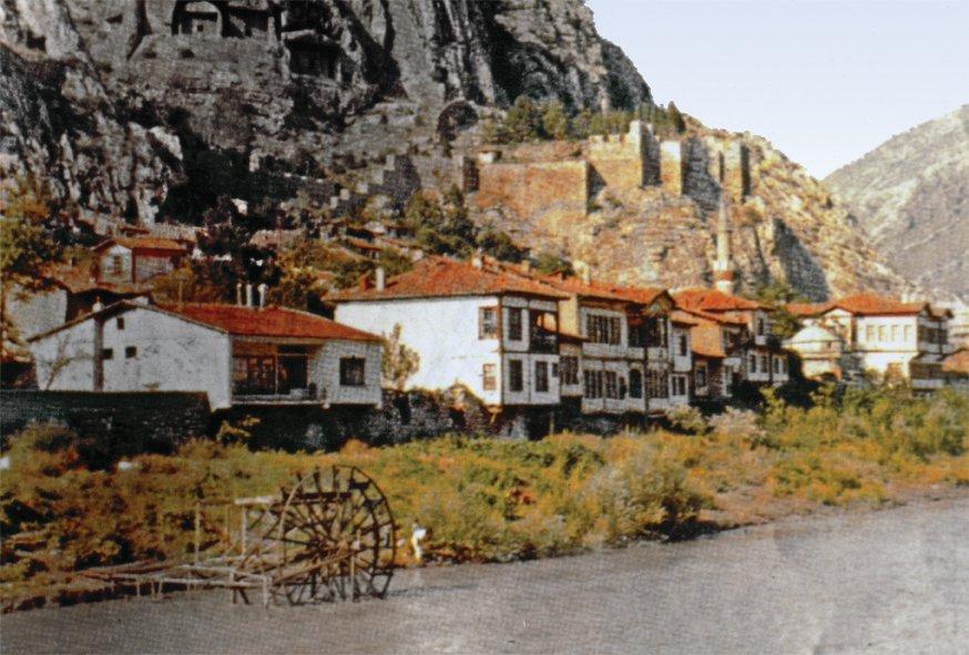Amasya’da Yeşilırmak kıyısındaki yalılar