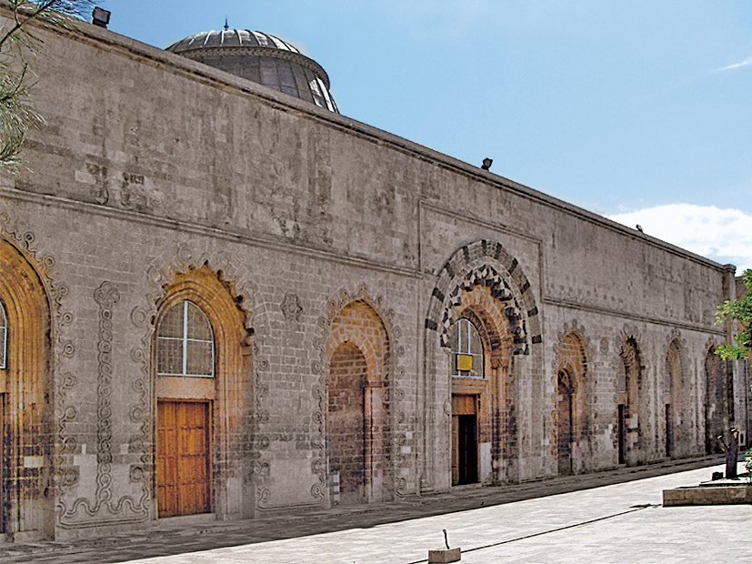 Kızıltepe Ulucamii’nin ön cephesi