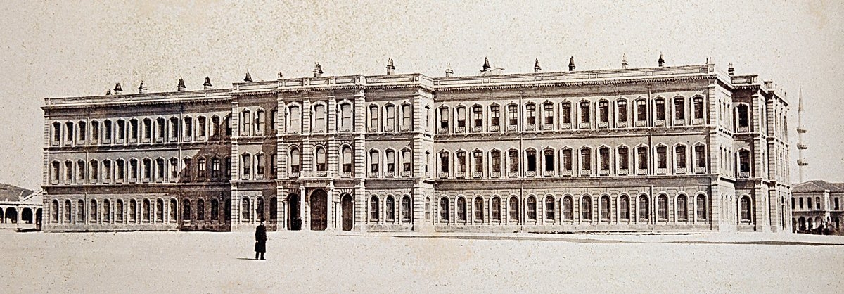 Bâb-ı Seraskerî’nin (Harbiye Nezâreti) XIX. yüzyıl sonuna ait bir fotoğrafı (İÜ Ktp., Albüm, nr. 90475)