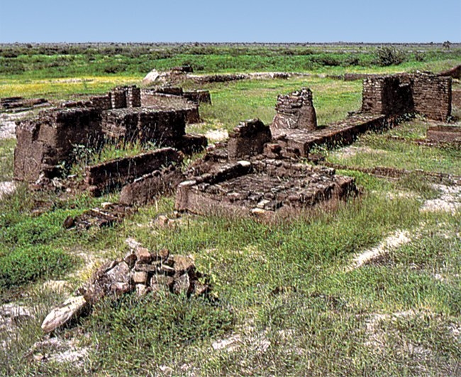 Gucerât’ın Lothal bölgesindeki arkeolojik kazılarda ortaya çıkarılan eski bir yerleşmeye ait mimari kalıntılar – Hindistan