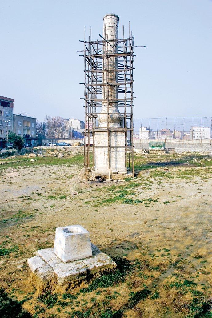 Okmeydanı Tekkesi’ne ait minare ve kuyu bileziği
