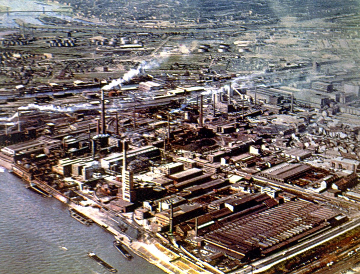 Avrupa’nın ağır sanayi merkeziRuhr havzasından bir görünüş(Encyclopédie Générale Larousse, Paris 1967, I, 30)