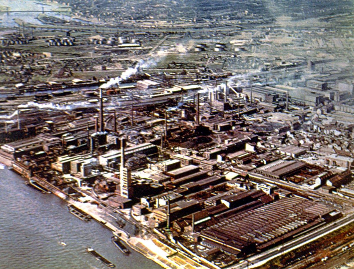 Avrupa’nın ağır sanayi merkeziRuhr havzasından bir görünüş(Encyclopédie Générale Larousse, Paris 1967, I, 30)