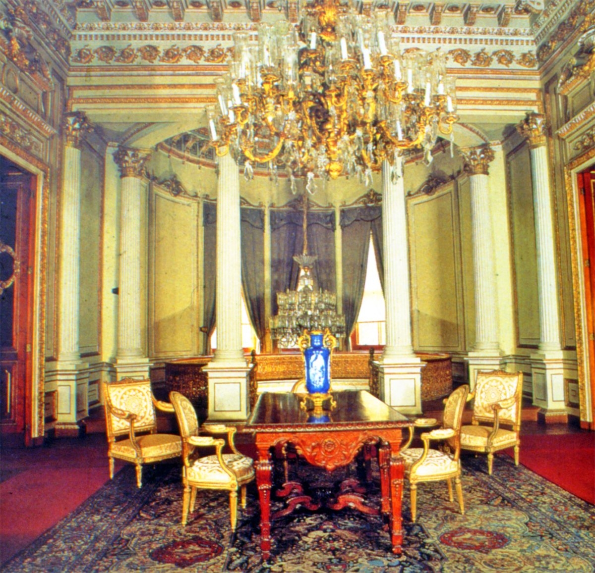 Küçüksu Kasrı’nın içinden bir görünüş