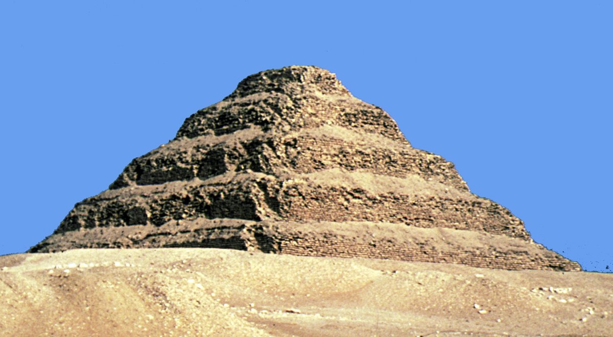 Üçüncü sülâle firavunlarından Cûser’e ait olan basamaklı piramit (Heremü’l-müderrec) – Sekkāre/Mısır