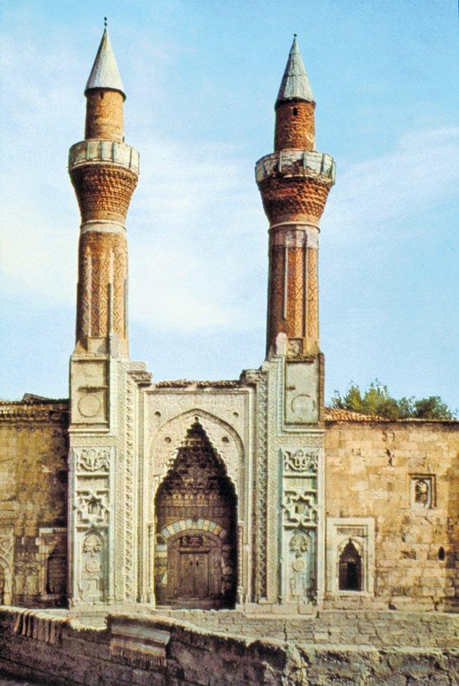 Sivas’ta Gökmedrese’nin taçkapısı