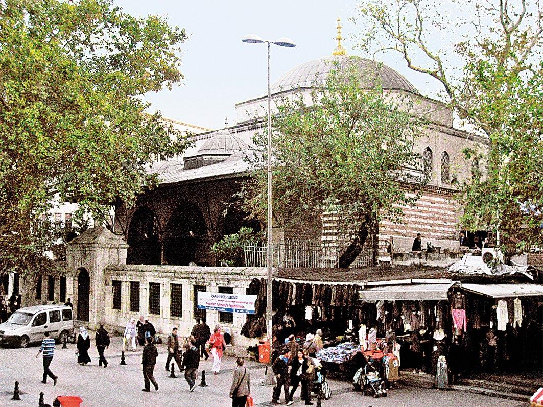 Turhan Sultan Türbesi – Eminönü