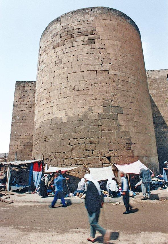 Şanlıurfa Kalesi’ninMahmutoğlu Kulesi denilen burcu