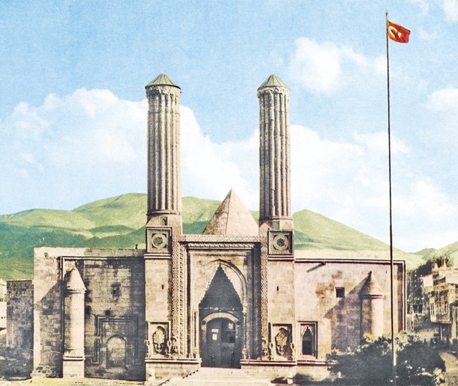 Çifte Minareli Medrese – Erzurum