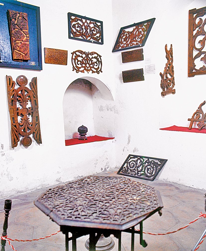 Türk İnşaat ve Sanat Eserleri Müzesi’nde bazı ahşap eserlerin sergilendiği köşe