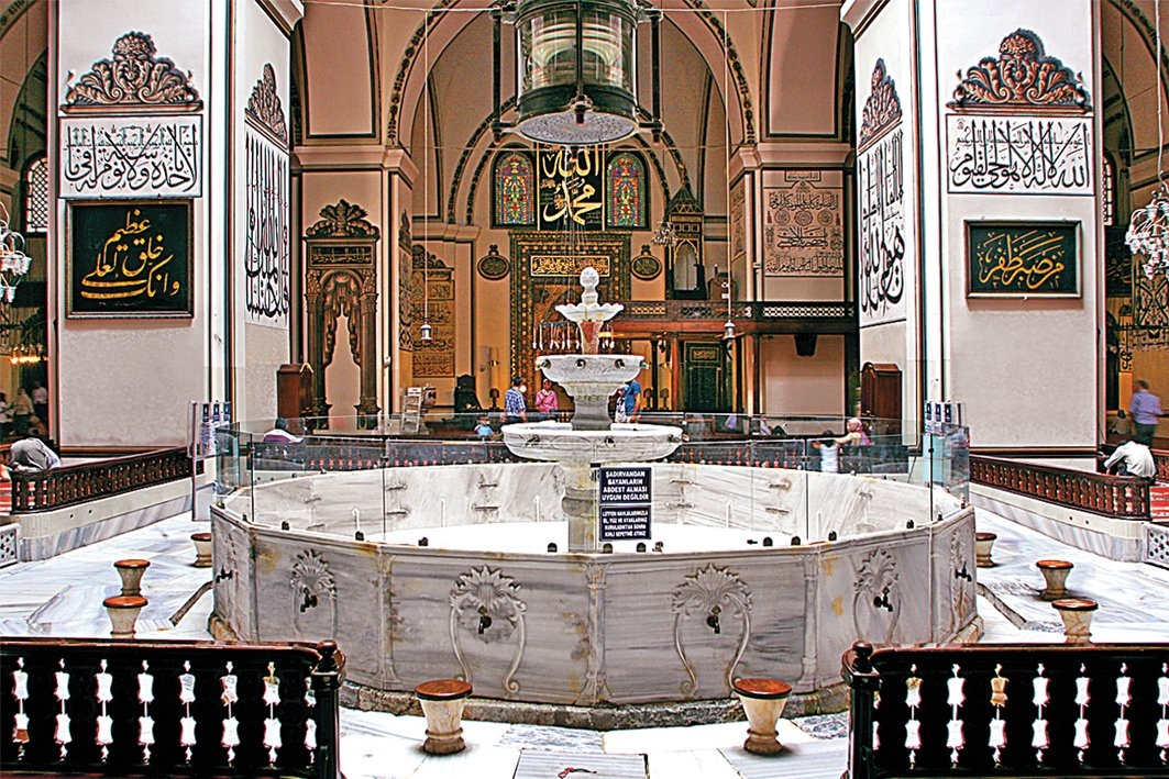 Bursa Ulucamii’nin içinden bir görünüş