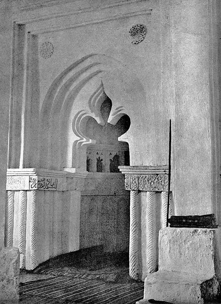 Zengibar adasındaki Kizimkazi Camii’nin üzerinde 500 (1107) tarihli kûfî bir kitâbe bulunan mihrabı
