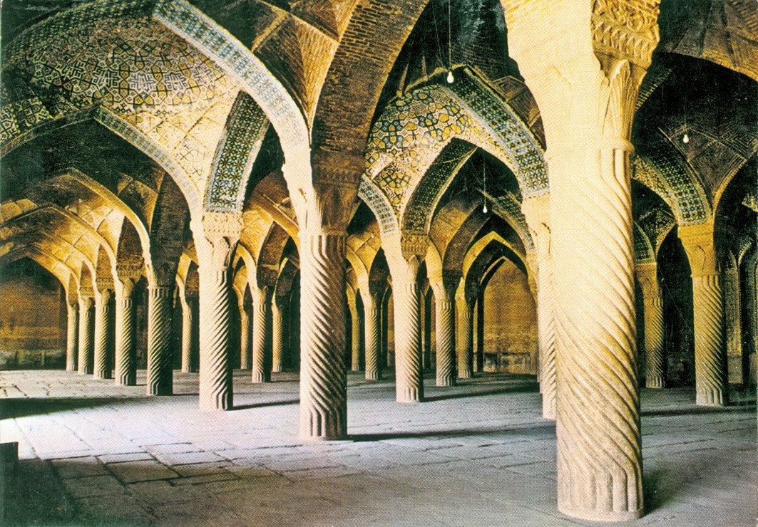 Şîraz’da Mescid-i Sultânî’nin içinden bir görünüş