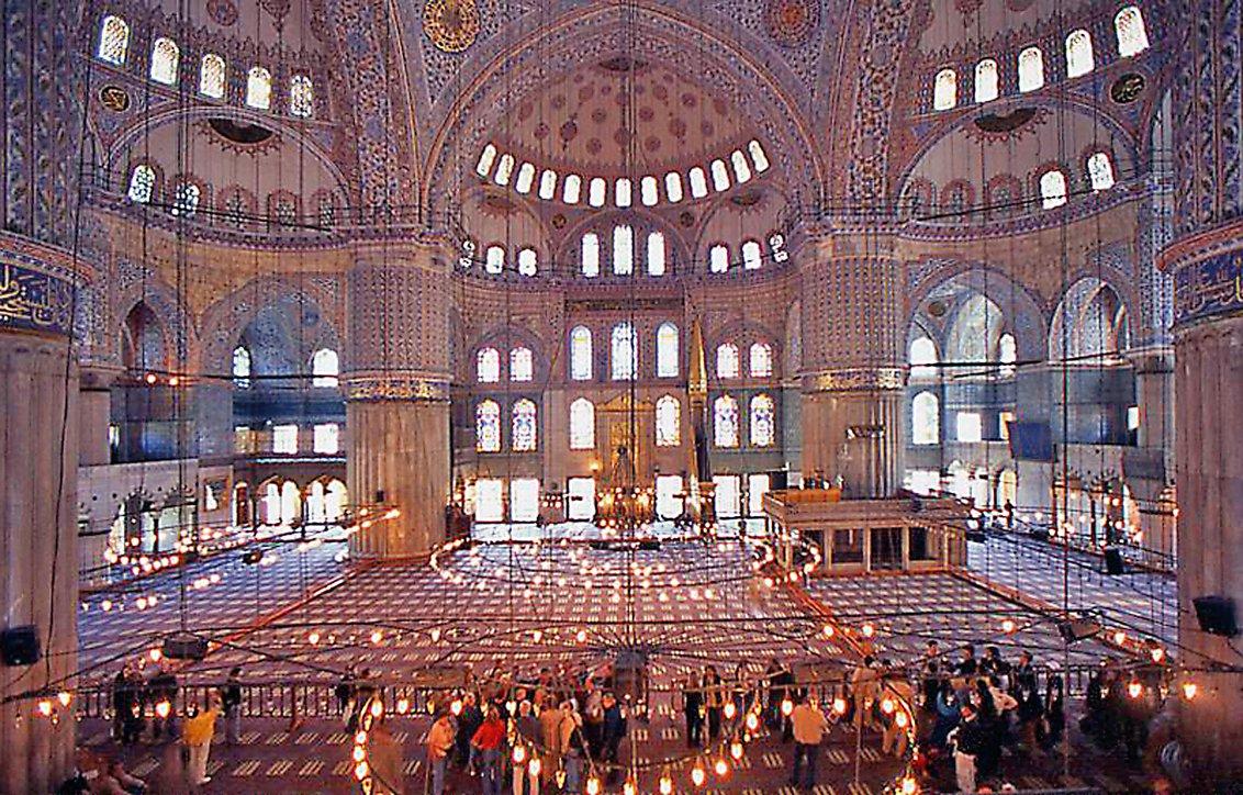 Sultan Ahmed Camii’nin içinden bir görünüş