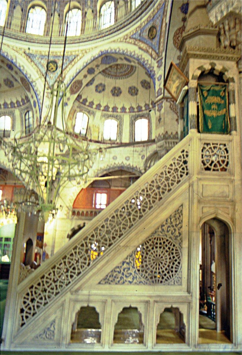 Kara Ahmed Paşa’nın Topkapı’da inşa ettirdiği caminin içinden bir görünüş