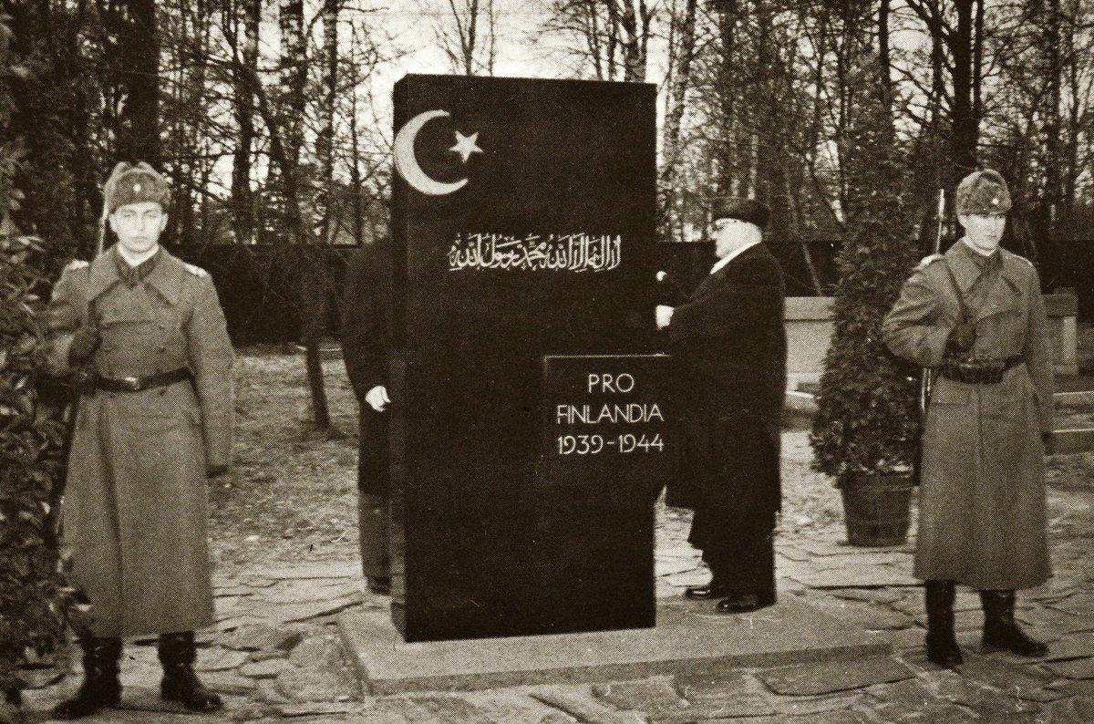 Finlandiya hükümeti tarafından müslüman mezarlığı içinde yaptırılan şehidler âbidesi – Helsinki