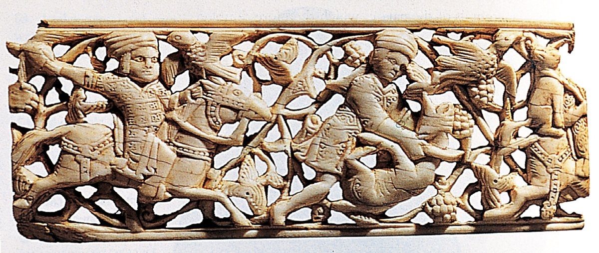 XI. yüzyıla ait av sahneli fildişi ajurlu Mısır işi panel parçası (Louvre Müzesi – Paris)