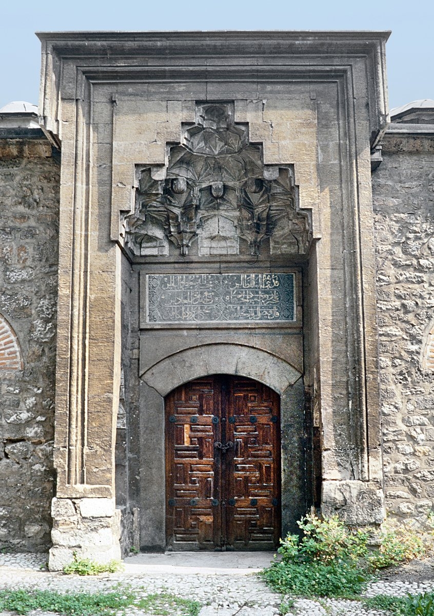 Gazi Hüsrev Bey Medresesi’nin taçkapısı