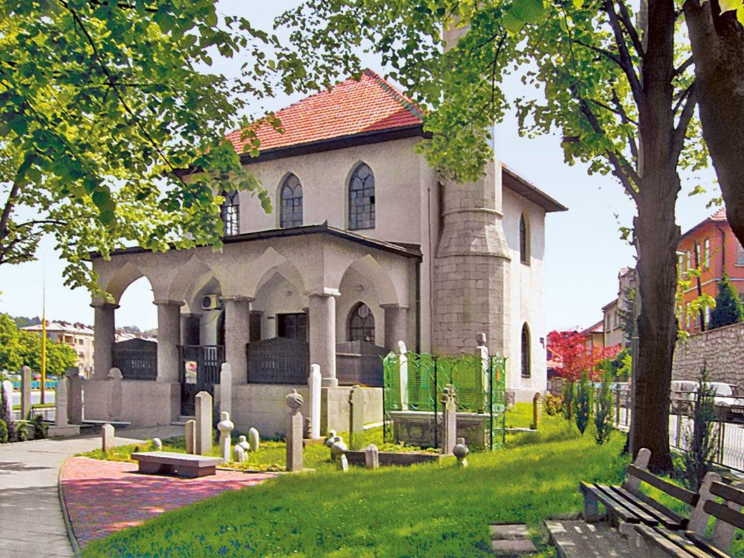 1890 yılında Hâfız Hanım Tuzlic tarafından yenilenen Tuzla’da Jalska Camii
