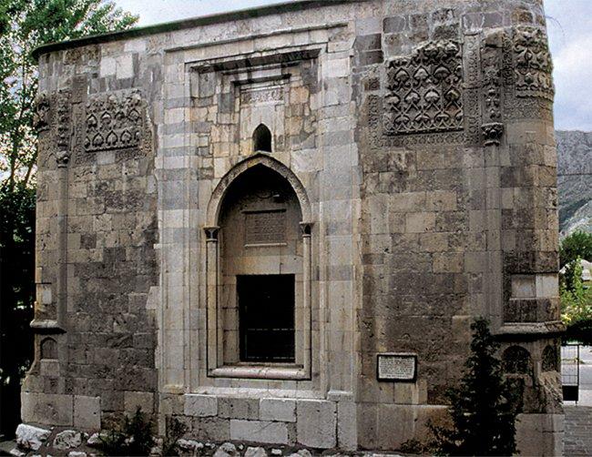 Gökmedrese Camii’nin bânisi Seyfeddin Torumtay’ın türbesi – Amasya