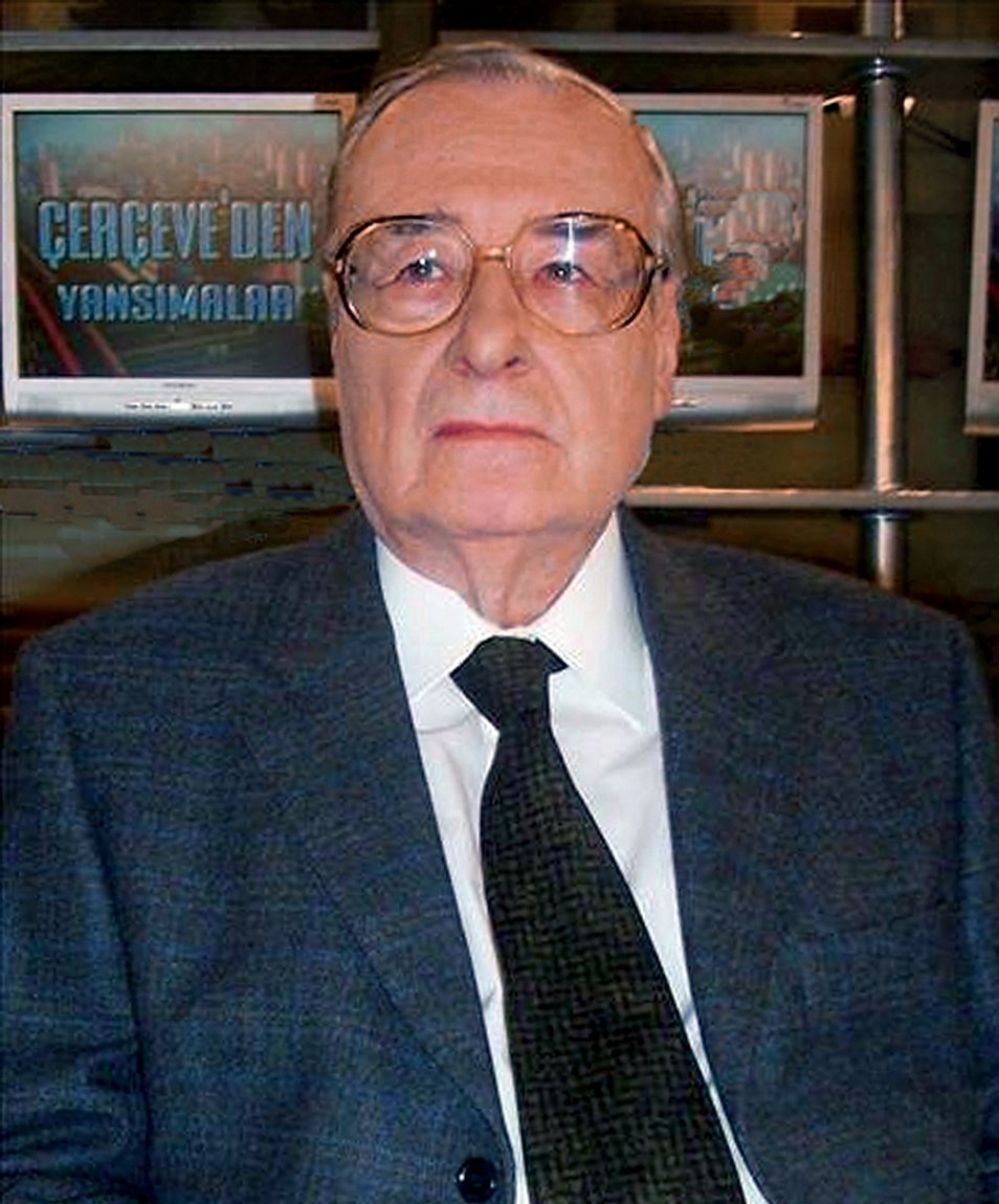 Yılmaz Öztuna