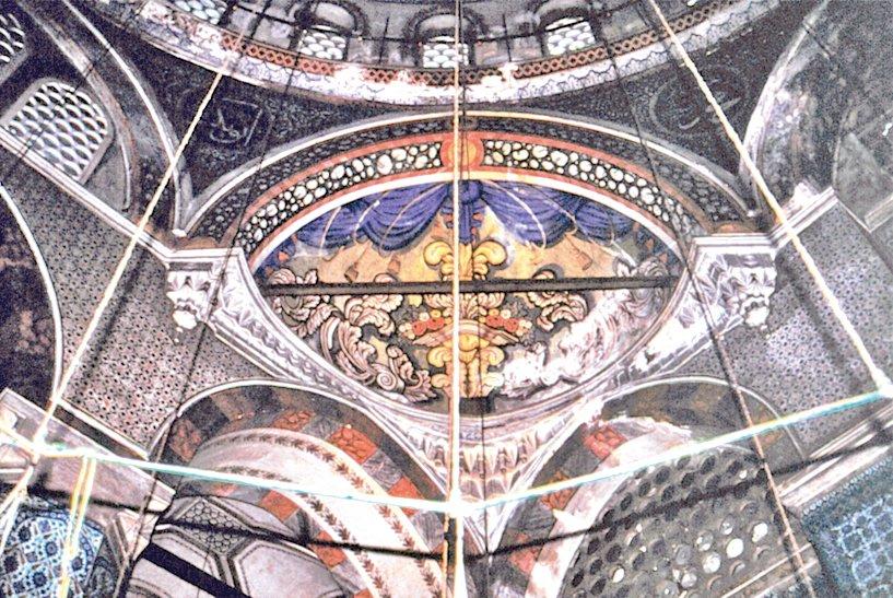Rüstem Paşa Camii’nden kalem işi süsleme