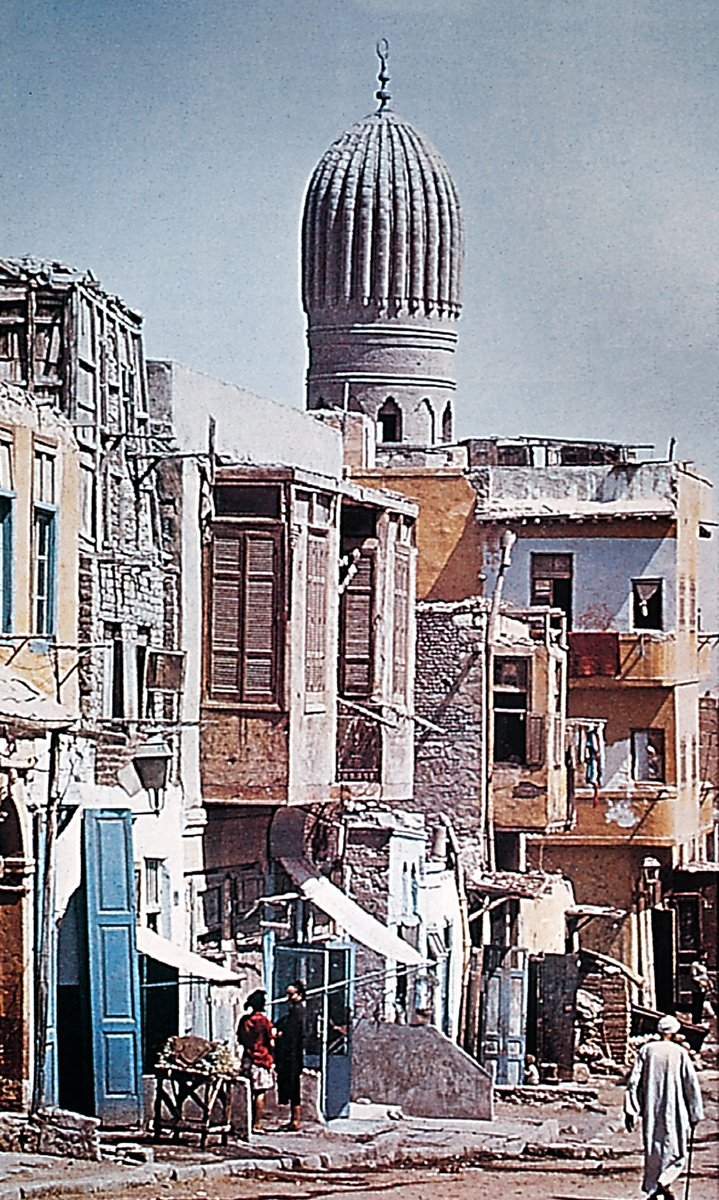 Kahire’de eski evlerin bulunduğu bir sokak