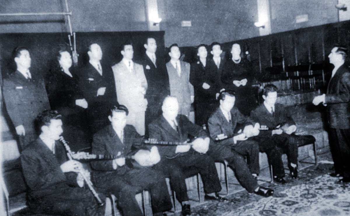 Muzaffer Sarısözen tarafından kurulan İstanbul Radyosu Yurttan Sesler Topluluğu