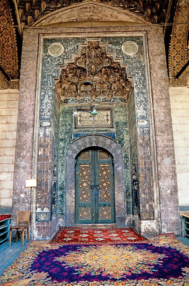 Gazi Hüsrev Bey Camii’nin taçkapısı