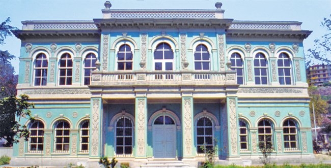 Batılı sanat akımları ile meydana getirilmiş yapılardan Tophane Kasrı – İstanbul