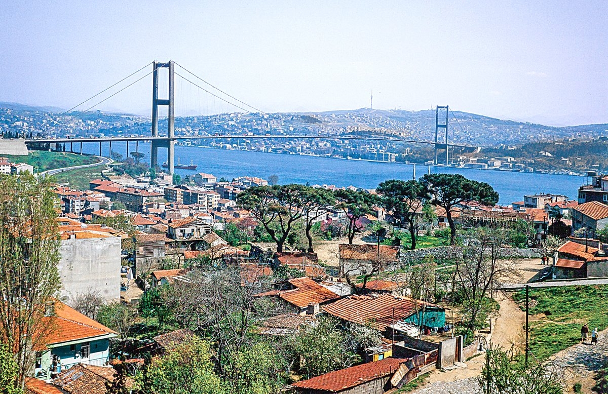 Avrupa kıtasını Asya’ya bağlayan15 Temmuz Şehitler Köprüsü – İstanbul