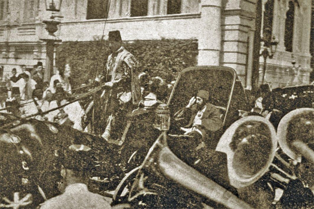 Hamidiye Camii önünde II. Abdülhamid’in bir cuma selâmlığı