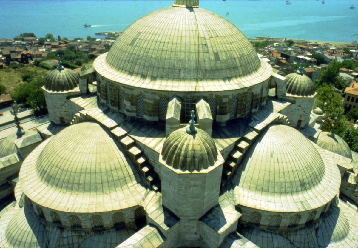 Sultan Ahmed Camii kubbesinin dıştan görünüşü