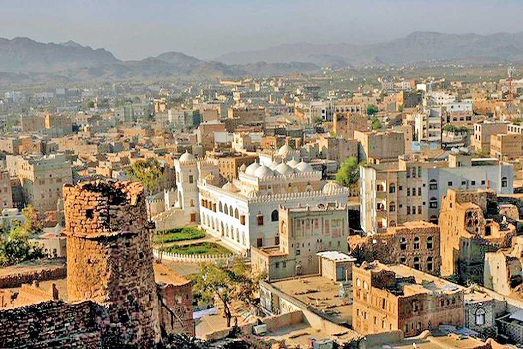 II. Âmir’in Rada‘ şehrinde yaptırdığı Âmiriyye Medresesi’nin kaleden görünüşü