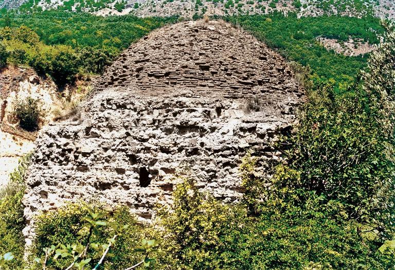 Zeytinlik Aşağı Türbe’nin batı cephesi