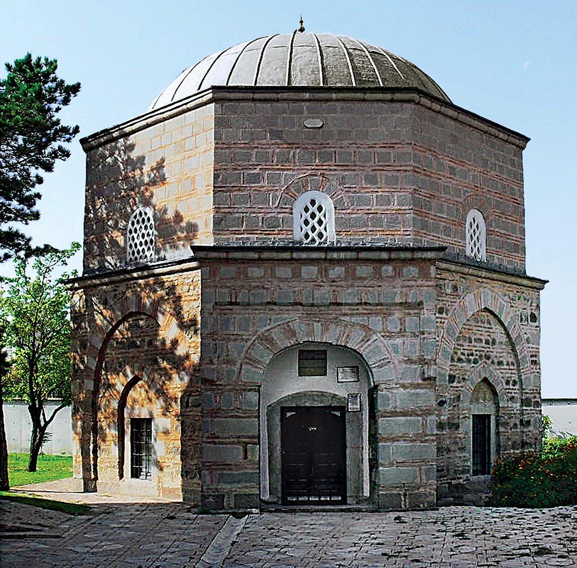 Karaca Bey’in türbesi