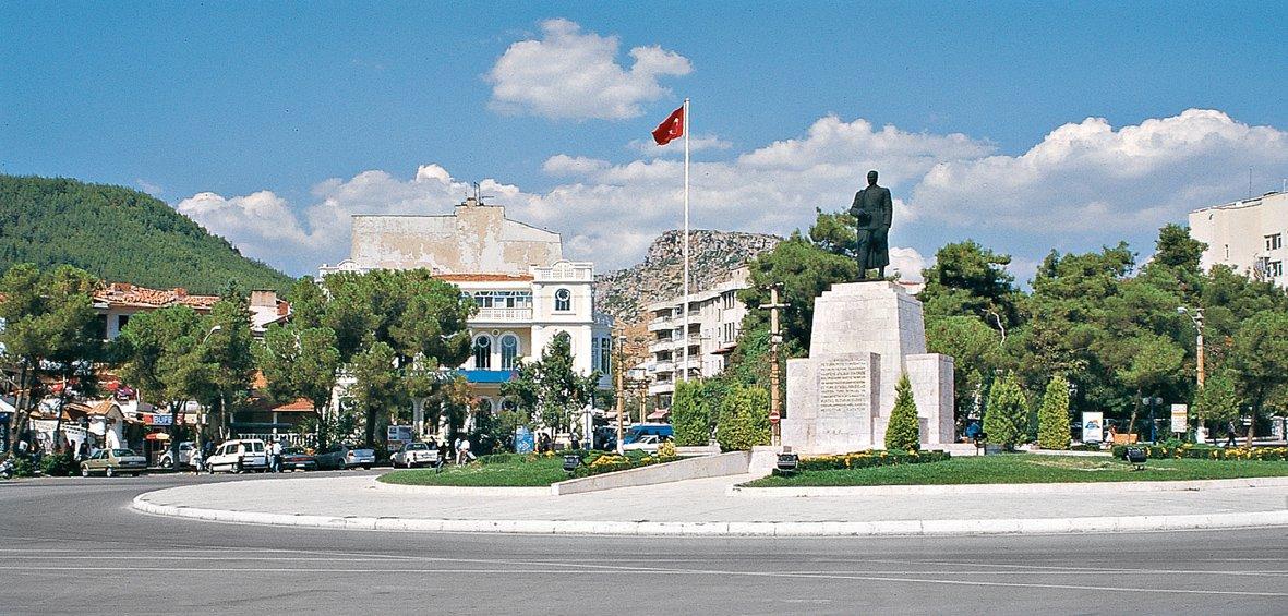 Muğla şehir meydanından bir görünüş