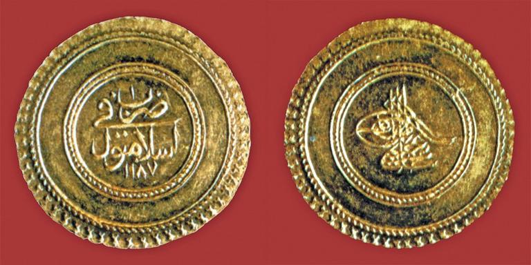 Sultan I. Abdülhamid devrinde basılmış altın bir sikke