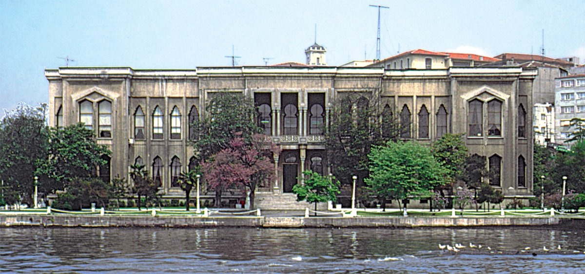 Günümüzde Kuzey Deniz Saha Komutanlığı olarak kullanılan Kasımpaşa’daki Bahriye Nezâreti binası – Beyoğlu/İstanbul