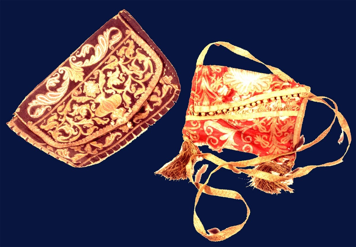 Sırma işlemeli Kur’an cüz kesesi(TSM, Envanter nr. 31/168)