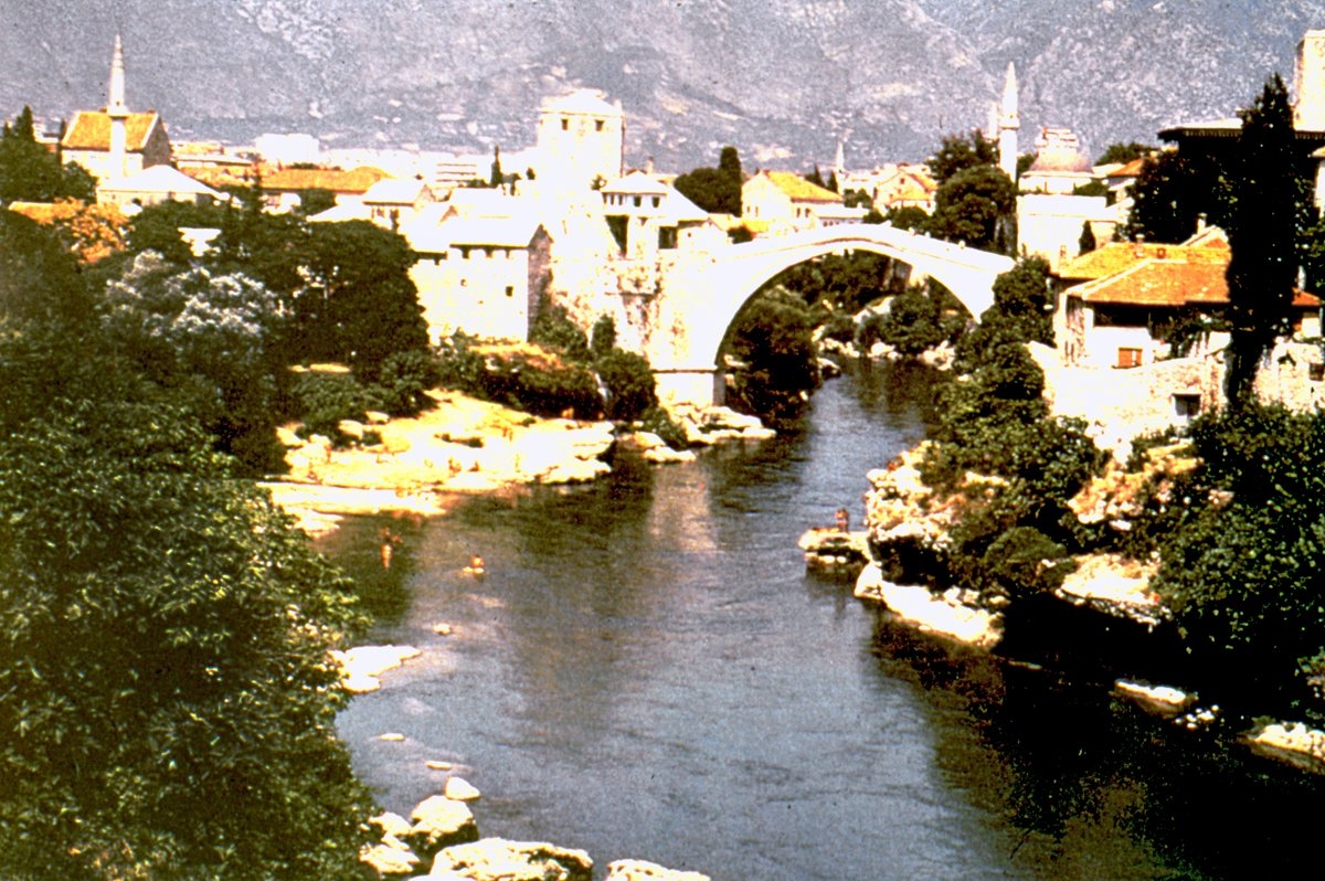 Avrupa’daki en eski Türk-İslâm yerleşim merkezlerinden biri olan Mostar’dan bir görünüş – Bosna-Hersek
