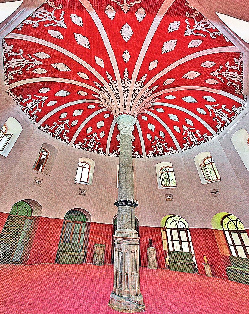 Şahkulu Sultan Tekkesi’nin meydan evinin içinden bir görünüş
