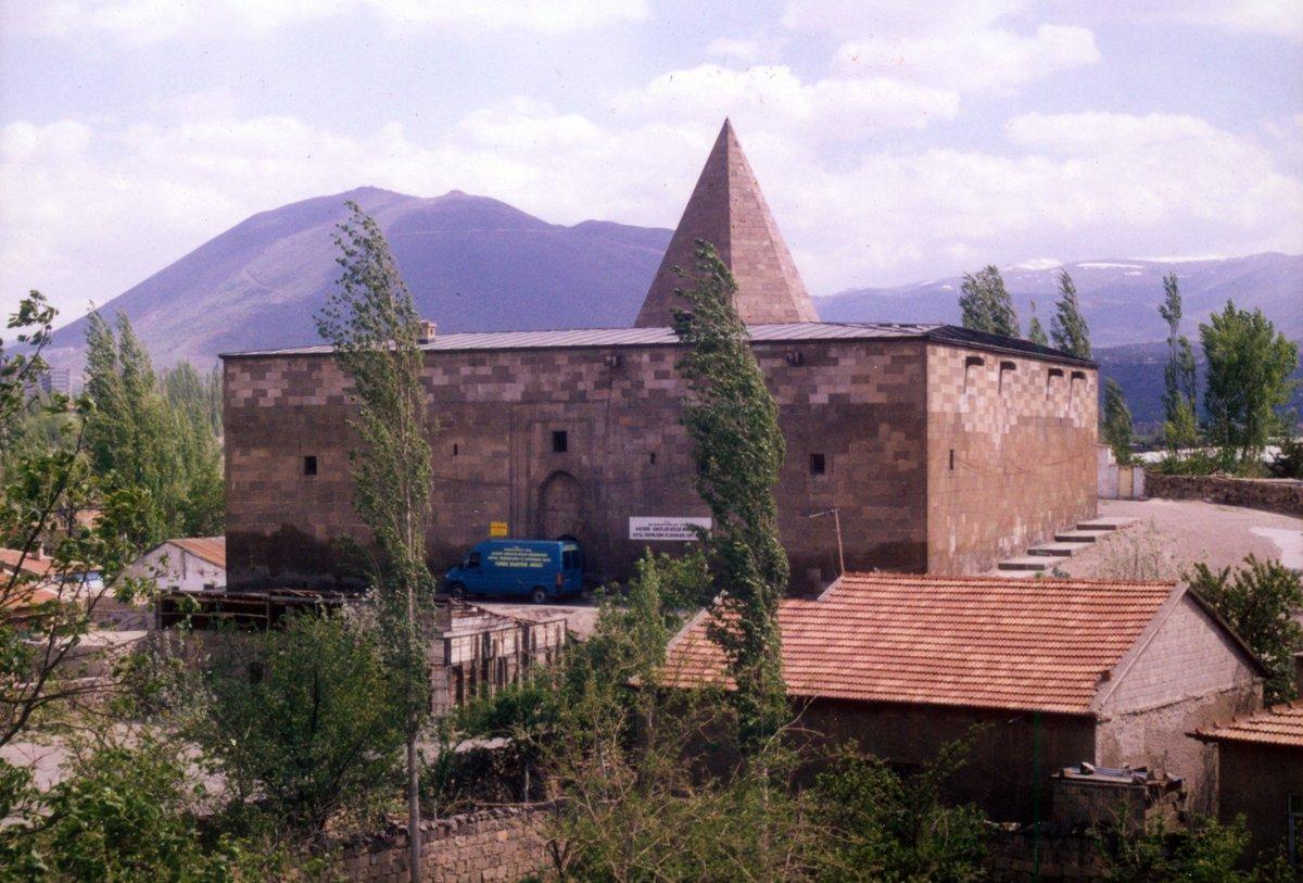 Köşkmedrese – Kayseri