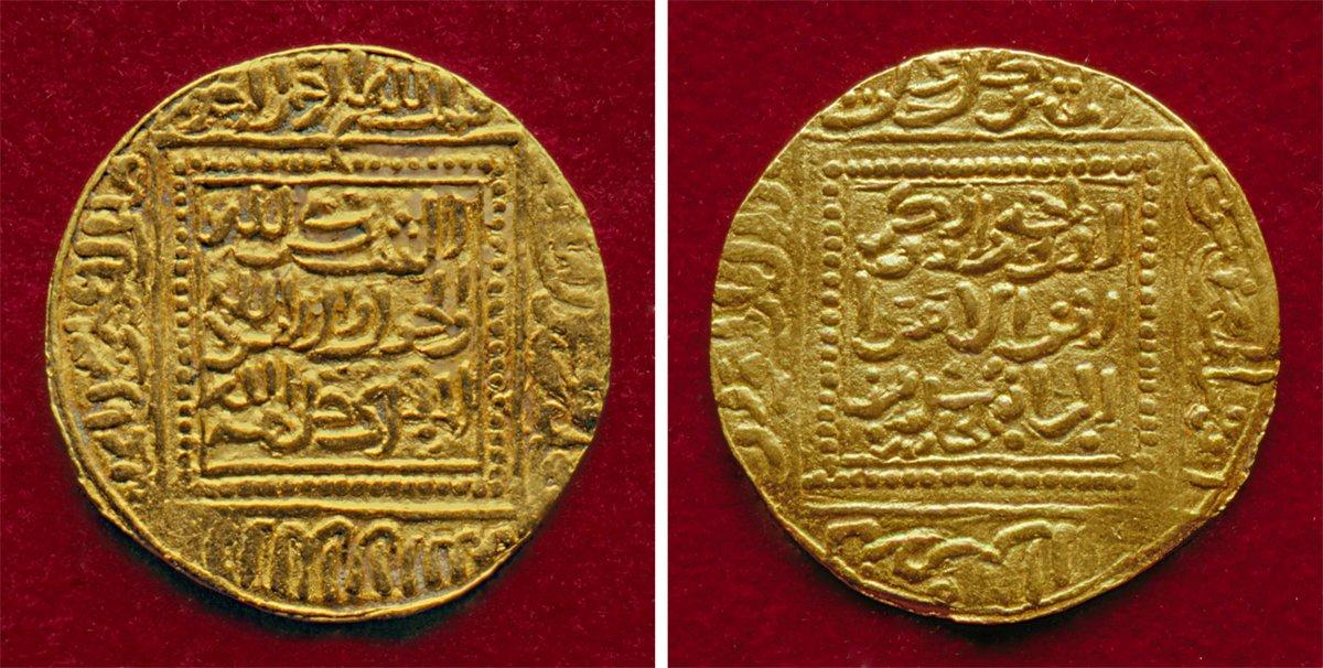 Hafsîler’den Ebû Yahyâ Ebû Bekir el-Mütevekkil-Alellah adına basılan altın sikke (İstanbul Arkeoloji Müzeleri, Teşhir nr. 572)