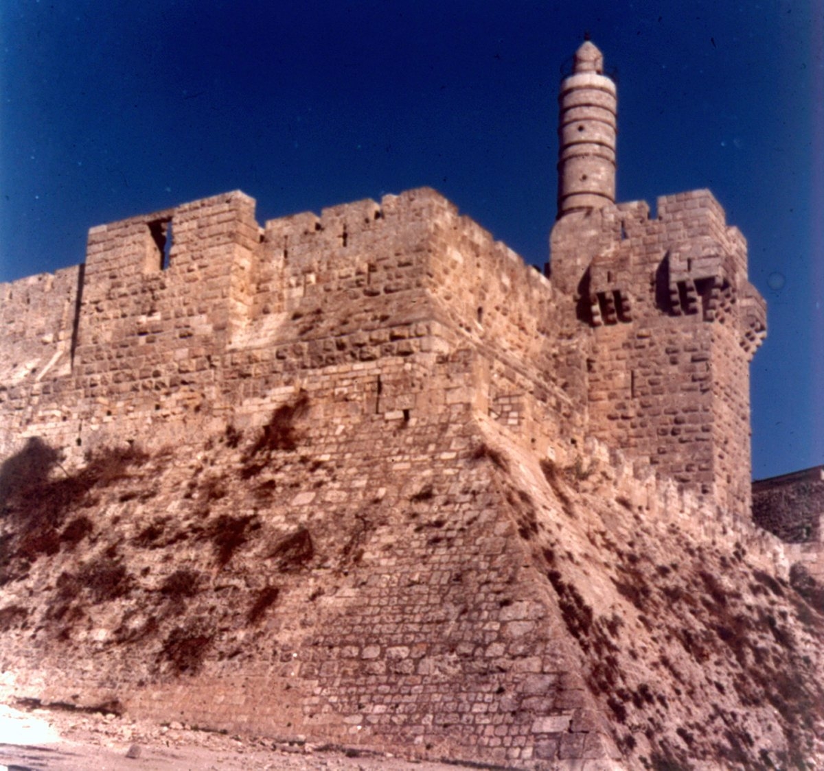 Dâvûd Kulesi ve üzerindeki caminin minaresi – Kudüs