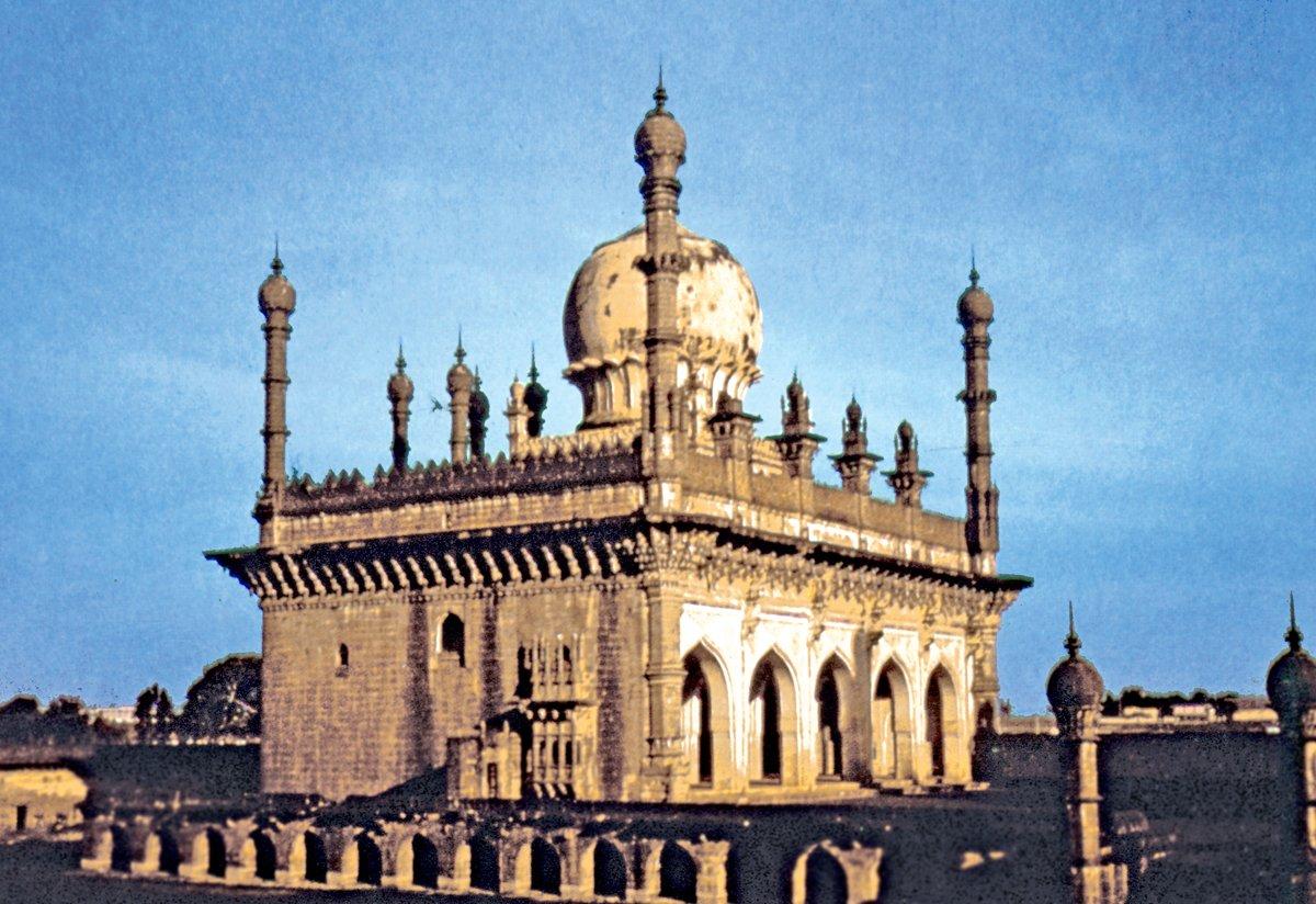 Âdilşâhîler dönemine ait İbrâhim Ravza Camii – Bîcâpûr/Hindistan