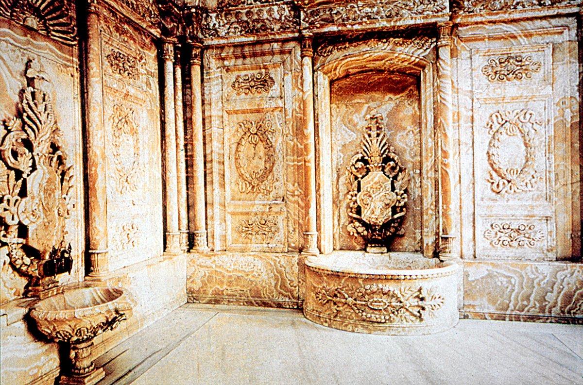 Dolmabahçe Sarayı’nın selâmlık hamamı – Beyoğlu/İstanbul