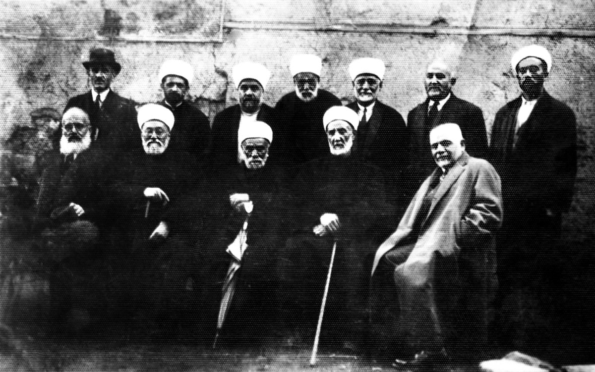 Rifat Börekçi, döneminin diğer âlimleriyle birlikte (ortada oturan)