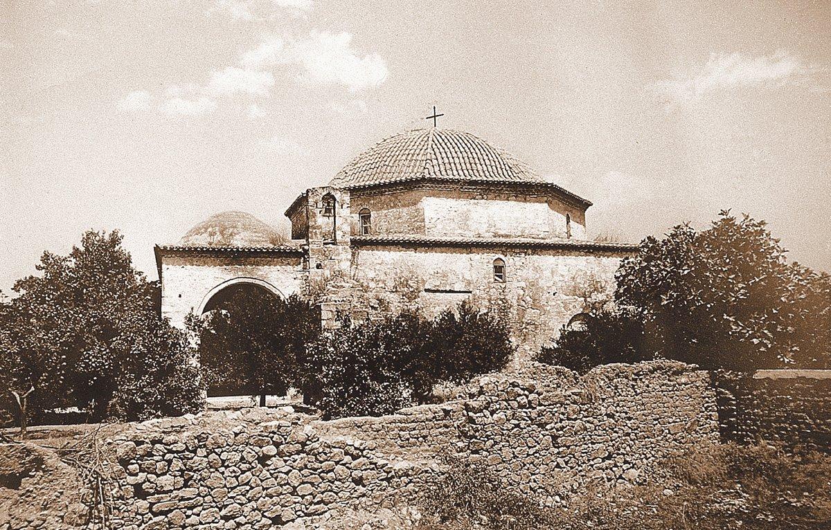 Mora’da XVIII. yüzyılın ortalarına ait Moralı Hacı Beşir Ağa Camii (Machiel Kiel fotoğraf arşivi)