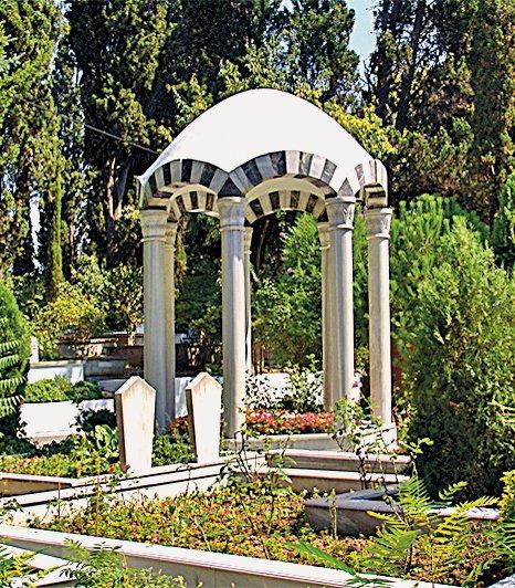 Süleyman Hilmi Tunahan’ın Karacaahmet Mezarlığı’ndaki kabri
